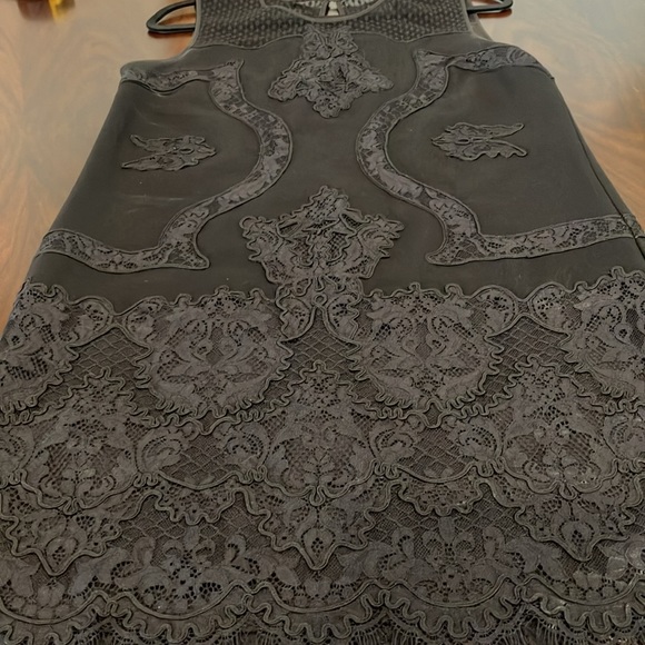 Black lace Diane Von Furstenberg dress.In excellent condition. - Picture 3 of 10